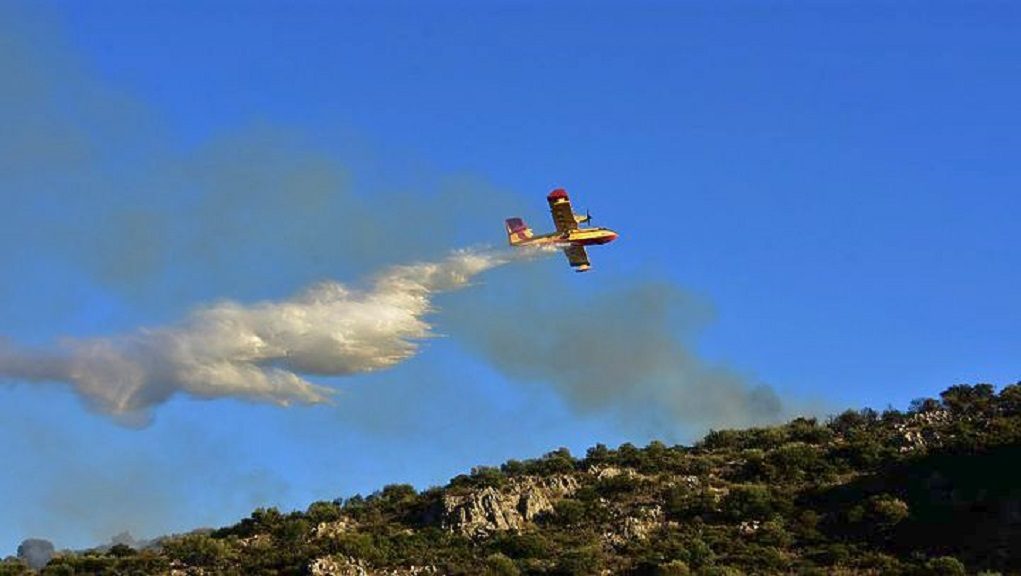 Ολονύχτια μάχη στην Κασσάνδρα-Εκκενώθηκε ξενοδοχείο στις Σέρρες